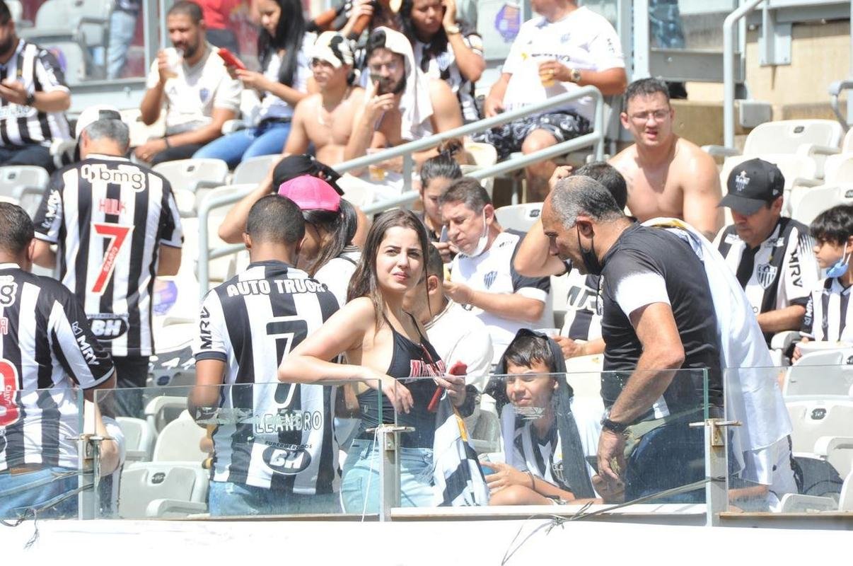 Fotos da torcida do Atltico na chegada ao Mineiro para acompanhar o jogo contra o Fluminense pela 36 rodada do Campeonato Brasileiro