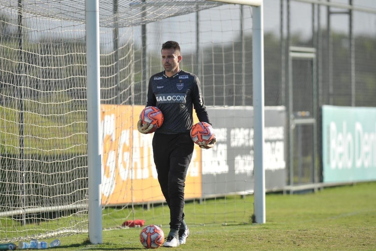 Veja fotos do treino do Atltico