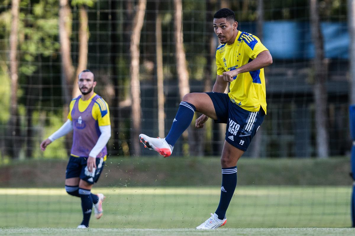 Fotos do treino do Cruzeiro no CT SM Sports, em Londrina, antes da partida contra o Londrina pela Srie B. Duelo ser nesta sexta, s 21h30, no estdio do Caf, em Londrina, interior do Paran