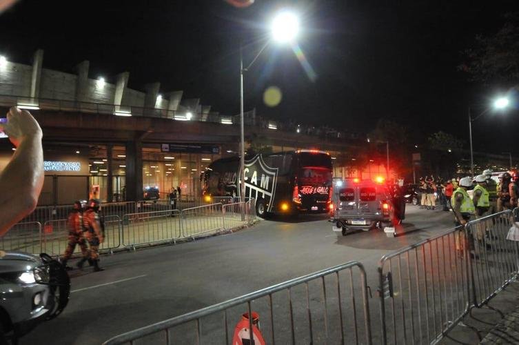 Fotos da torcida do Atltico no pr-jogo contra o Palmeiras no Mineiro