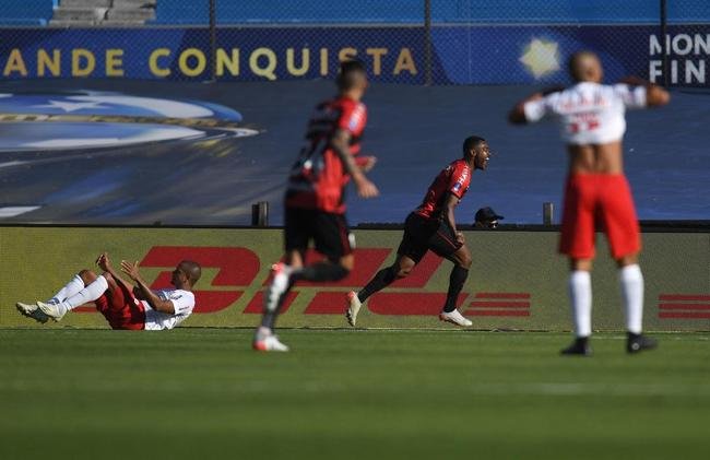 Gol de Niko deu o ttulo da Copa Sul-Americana ao Athletico-PR no Estdio Centenrio, em Montevidu. Furaco venceu o RB Bragantino por 1 a 0 na deciso