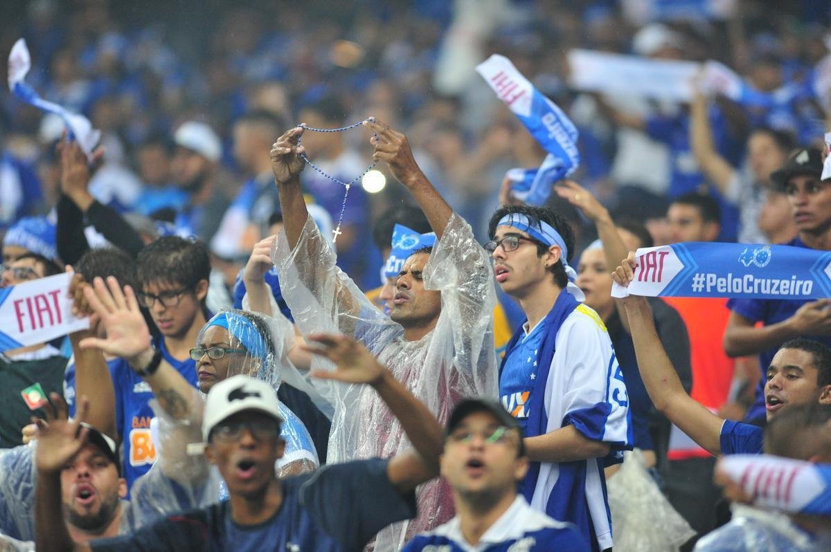 Torcida do Cruzeiro foi ao Mineiro com esperana, mas viu outra pssima atuao do time, nova derrota e saiu revoltada
