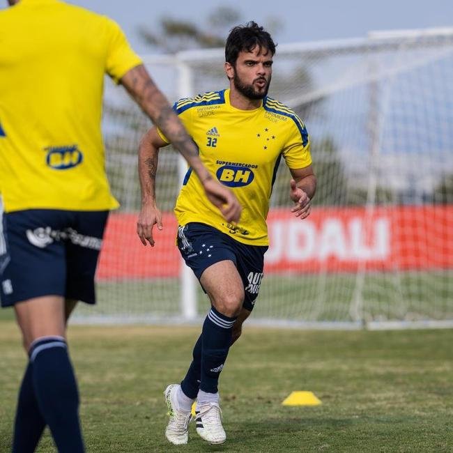 Comisso tcnica de Vanderlei Luxemburgo comandou treino na Toca da Raposa II nesta quarta-feira. Time se prepara para enfrentar o Brusque, s 11h de sbado, no estdio Augusto Bauer, em Santa Catarina, pela 16 rodada da Srie B.