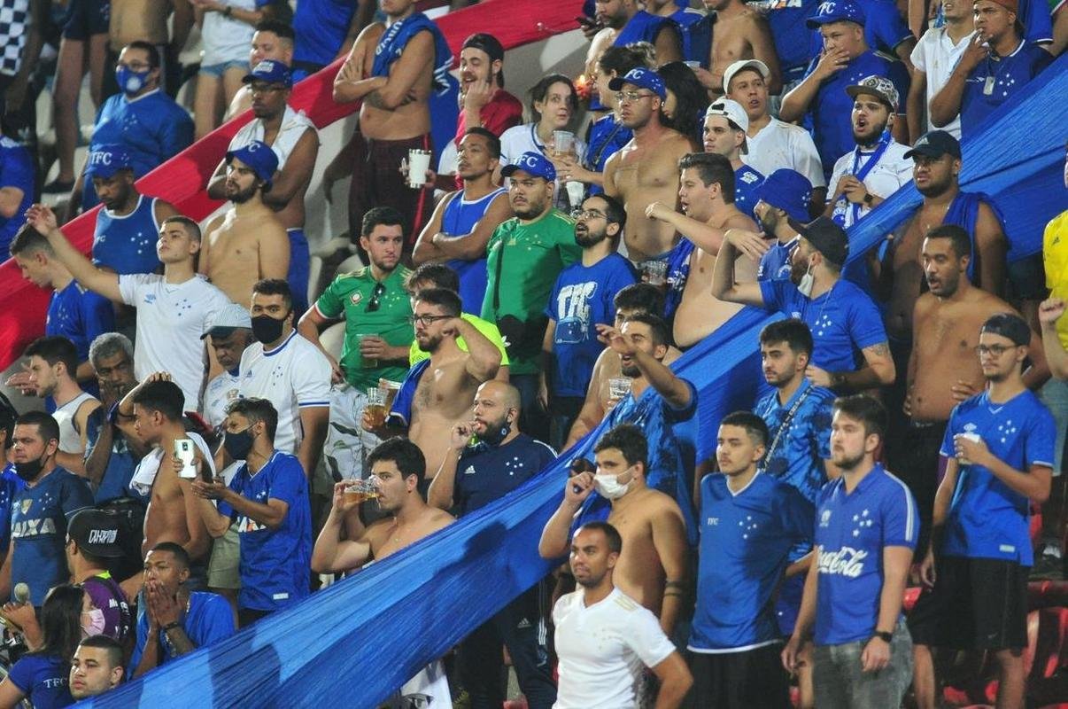 Imagens de Cruzeiro x Operrio, na Arena do Jacar, em Sete Lagoas, pela 24 rodada da Srie B