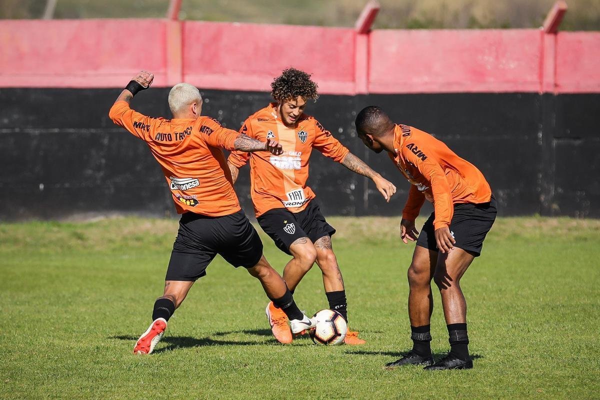 Nesta quarta-feira, Atltico treinou no centro de treinamento do Newell's Old Boys, em Rosrio, visando  partida de ida da semifinal da Copa Sul-Americana, diante do Coln. O duelo ser nesta quinta-feira, s 21h30, em Santa F, na Argentina.