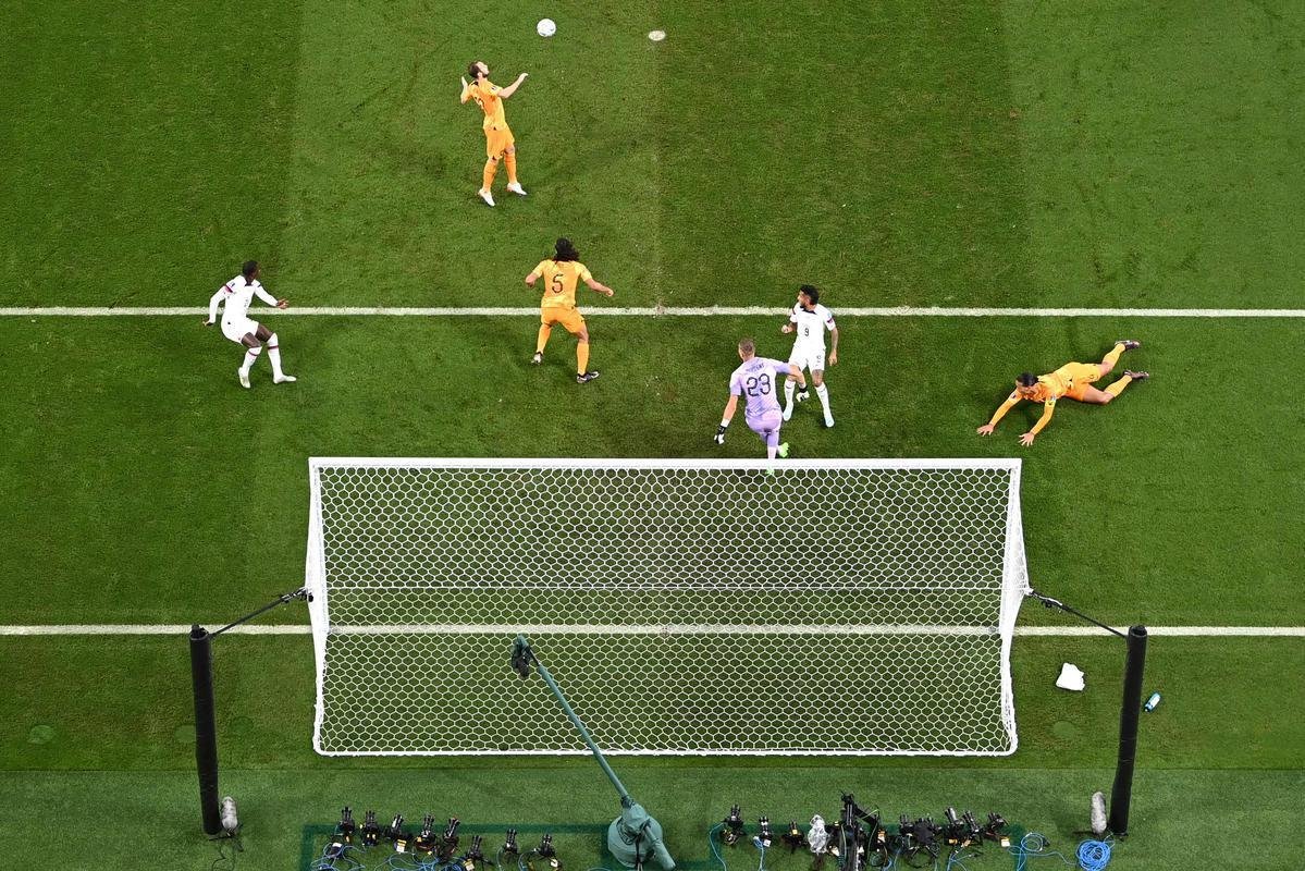 Lances do jogo entre Holanda e Estados Unidos pelas oitavas de final da Copa do Mundo.