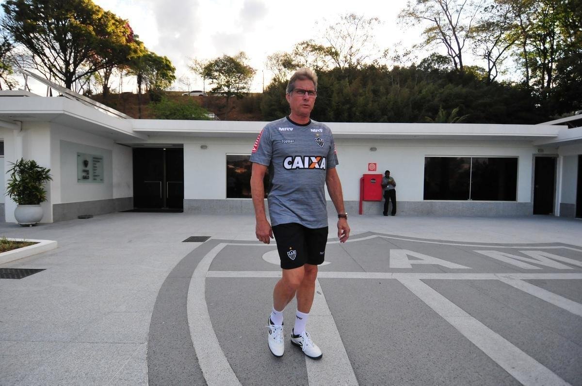 Oswaldo de Oliveira - Oswaldo de Oliveira chegou ao Atltico em 2017 e ajudou a equipe a evitar o rebaixamento. Alm disso, recuperou o bom futebol de Robinho e Fred. Em 2018, o time no rendeu. Com isso, Oswaldo foi demitido aps seis partidas e uma confuso com o reprter Leo Gomide, da Rdio Inconfidncia, aps o empate por 1 a 1 com o Atltico-AC, pela Copa do Brasil. Foram 20 jogos, com oito vitrias, nove empates e trs derrotas.