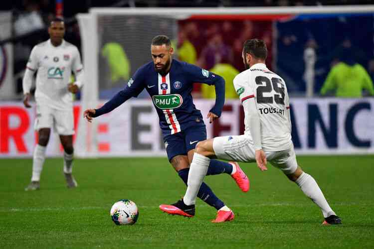 Brasil Lyonnais: PSG vence o Lyon no Gerland e é tricampeão francês!