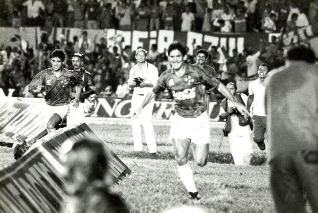 Em 1992, o Cruzeiro conquistou o bi da Supercopa da Libertadores, desta vez sobre o Racing da Argentina. Foi o terceiro ttulo internacional da histria celeste.
