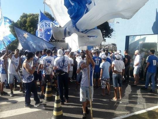Torcida viu minutos iniciais do treino desta quinta-feira