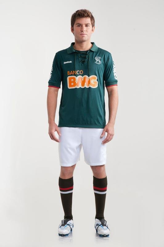 Em 2011, Cruzeiro e Reebok tambm lanaram uniforme verde em homenagem ao Palestra Itlia.