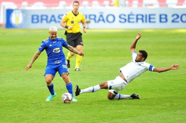 Com gols de Marcos Serrato e Renato (2), o Ava venceu o Cruzeiro por 3 a 0, neste sbado, no Mineiro, pela 12 rodada da Srie B