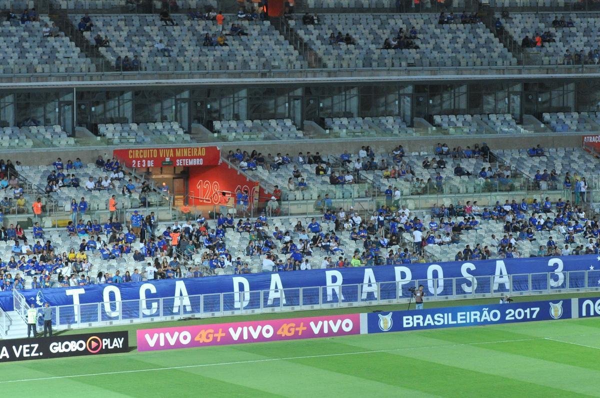 Imagens da torcida e da partida entre Cruzeiro e Santos, no Mineiro