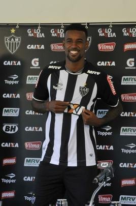 Felipe Santana - Felipe Santana chegou ao Atlético em busca de readaptação ao futebol brasileiro. Logo em seu primeiro clássico, cometeu falha que culminou com derrota para o Cruzeiro. Mesmo assim, se recuperou, conseguiu fazer uma boa sequência de jogos nas ausências de Leonardo Silva ou Gabriel. O zagueiro cometeu algumas outras falhas e acabou o ano em baixa com o torcedor. Em 2018, ele não teve oportunidades no clube e rescindiu seu contrato. Felipe fez 27 jogos pelo clube e marcou um gol.