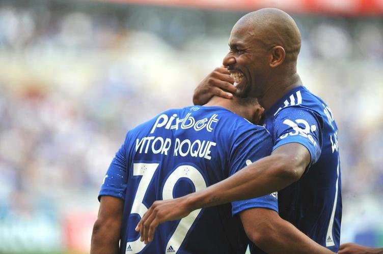 Vitor Roque marcou o segundo gol do Cruzeiro sobre o Athletic na semifinal do Mineiro, no Mineiro: 2 a 1