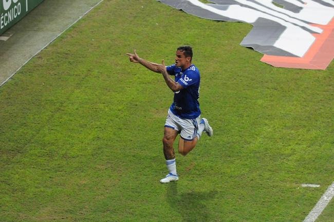 Fotos do jogo entre Cruzeiro e CRB, no Mineiro, em Belo Horizonte, pela 11 rodada da Srie B do Brasileiro