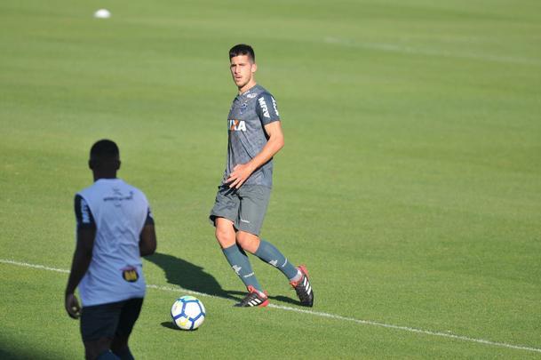 Zagueiro uruguaio Martn Rea treinou pela primeira vez com o elenco do Atltico na Cidade do Galo, j visando ao duelo de domingo, contra o Botafogo, no Rio, pelo Campeonato Brasileiro
