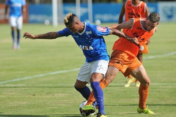 Enquanto os titulares fizeram atividade regenerativa, os reservas derrotaram o Nutico-RR, por 3 a 0. Ariel Cabral, Bruno Nazrio e Douglas Coutinho anotaram os gols do time celeste.