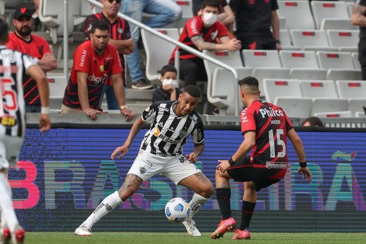 O Atlético visitou, nesta terça-feira (16), o Athletico-PR na Arena da Baixada, em Curitiba. O duelo foi válido pela 33ª rodada da Série A do Campeonato Brasileiro.