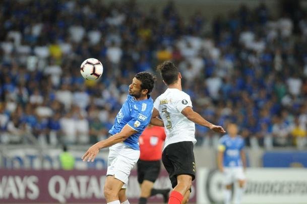 Fotos do jogos entre Cruzeiro e Deportivo Lara no Mineiro