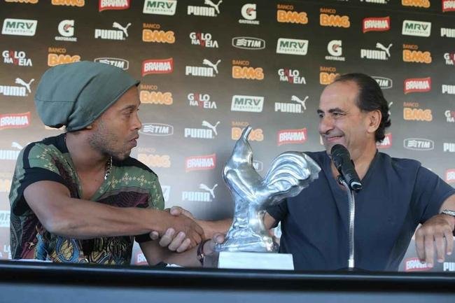 No final de julho de 2014, terminou a passagem de Ronaldinho pelo Galo