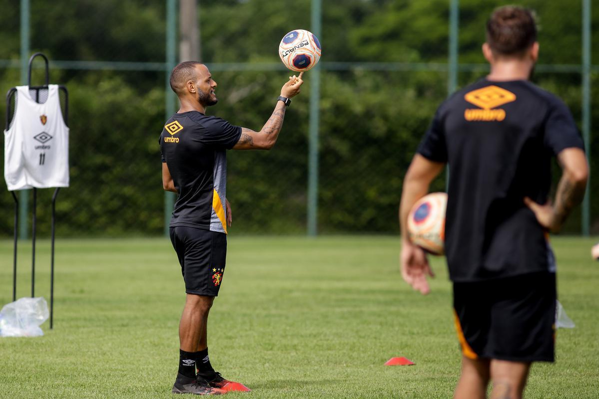 Nesta quinta-feira, sob o comando do treinador Daniel Paulista, Sport realizou primeiro trabalho ttico aps retorno s atividades