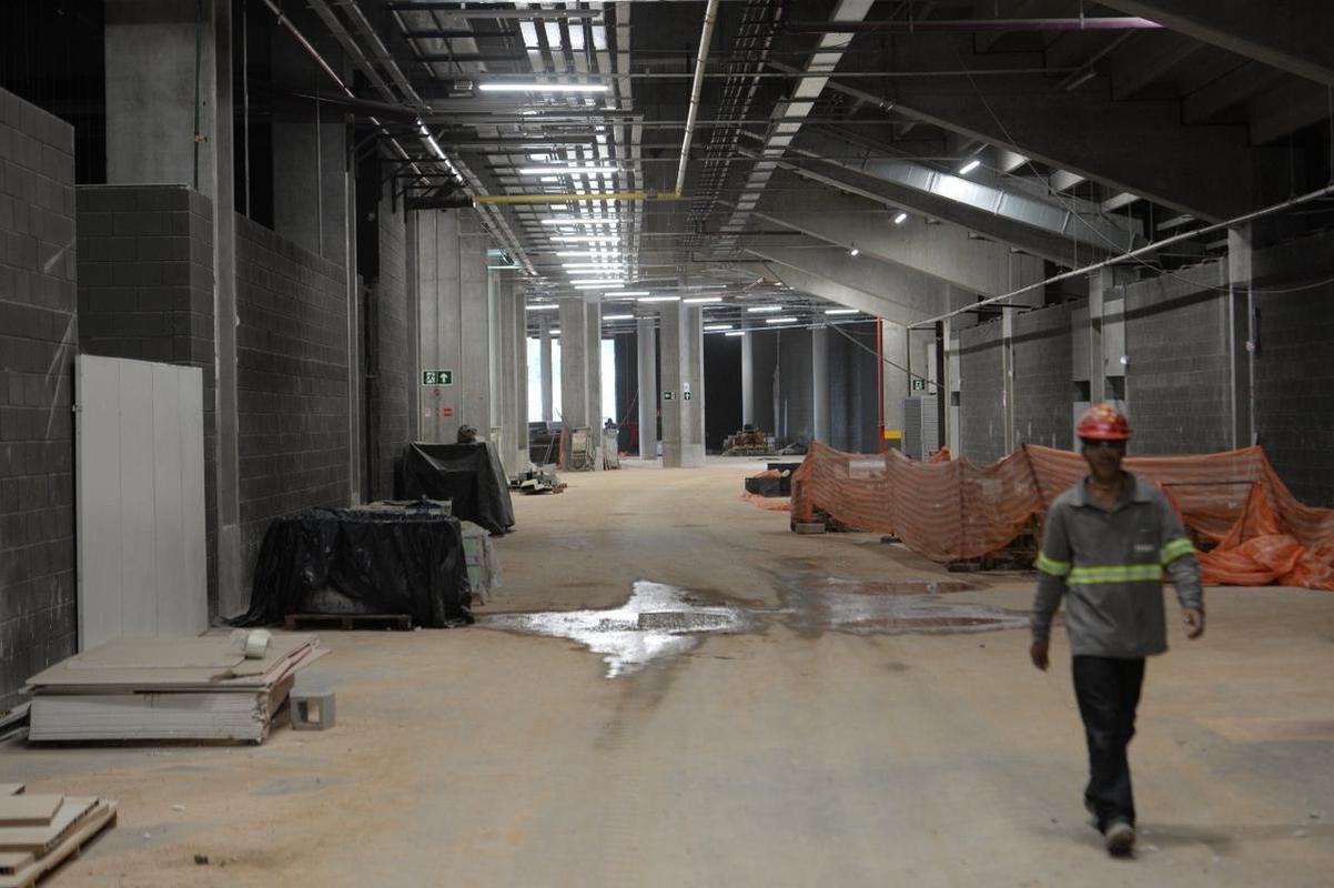 rea de logstica, ainda com obras a concluir