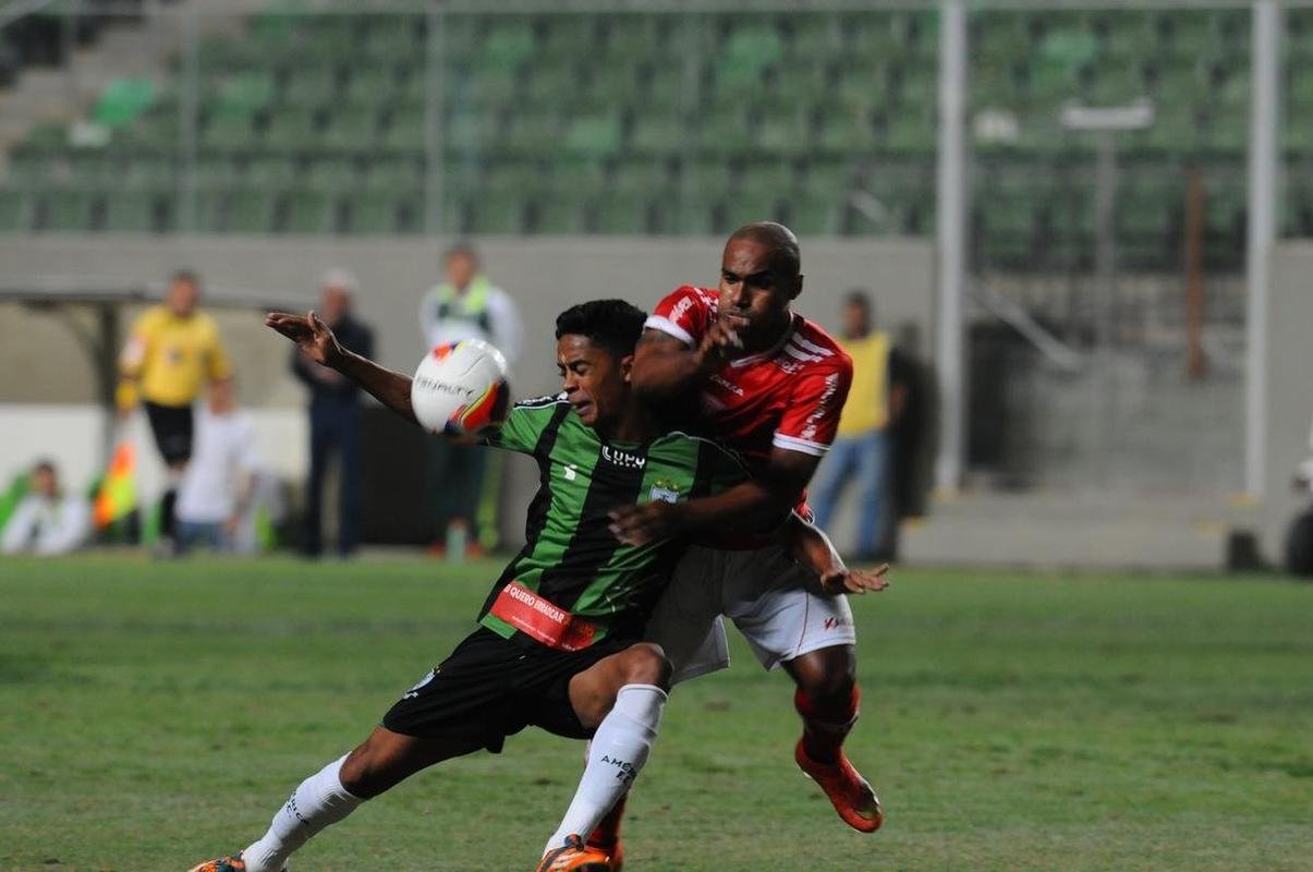 Imagens do jogo entre Amrica e Mogi Mirim no Independncia