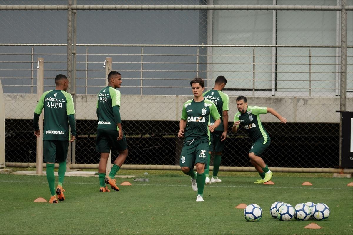 Treino do Amrica no CT do Grmio, em Porto Alegre, antes de 'deciso' contra o Inter pelo Brasileiro