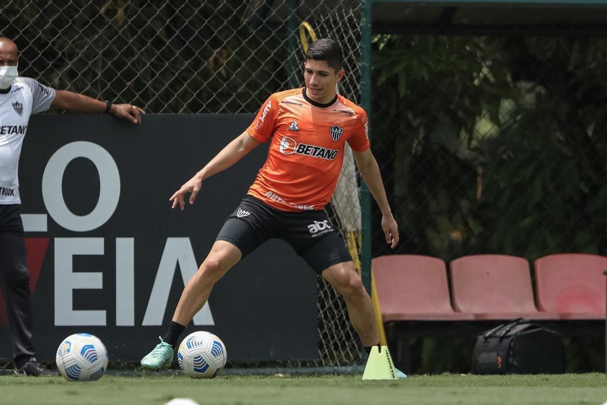 Elenco atleticano encerrou a preparao para enfrentar o Atltico-GO fora de casa 