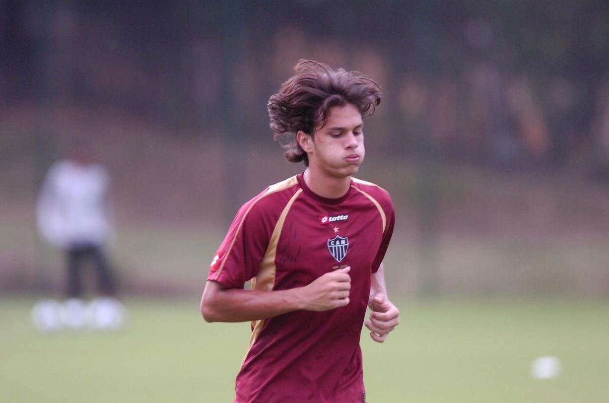 Klber - Vendido ao Porto, de Portugal, em 2010, por 2,5 milhes de euros (cerca de R$ 5,5 milhes, na poca)