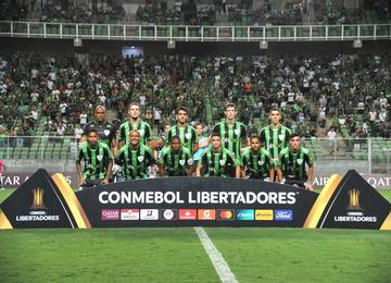 Ano teve Coelho na Libertadores pela primeira vez na história, atrito entre goleiros, troca de treinador e eliminações em Copas 