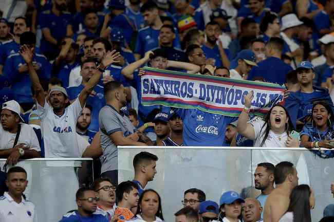 Pictures of Cruzeiro fans in the Maracan