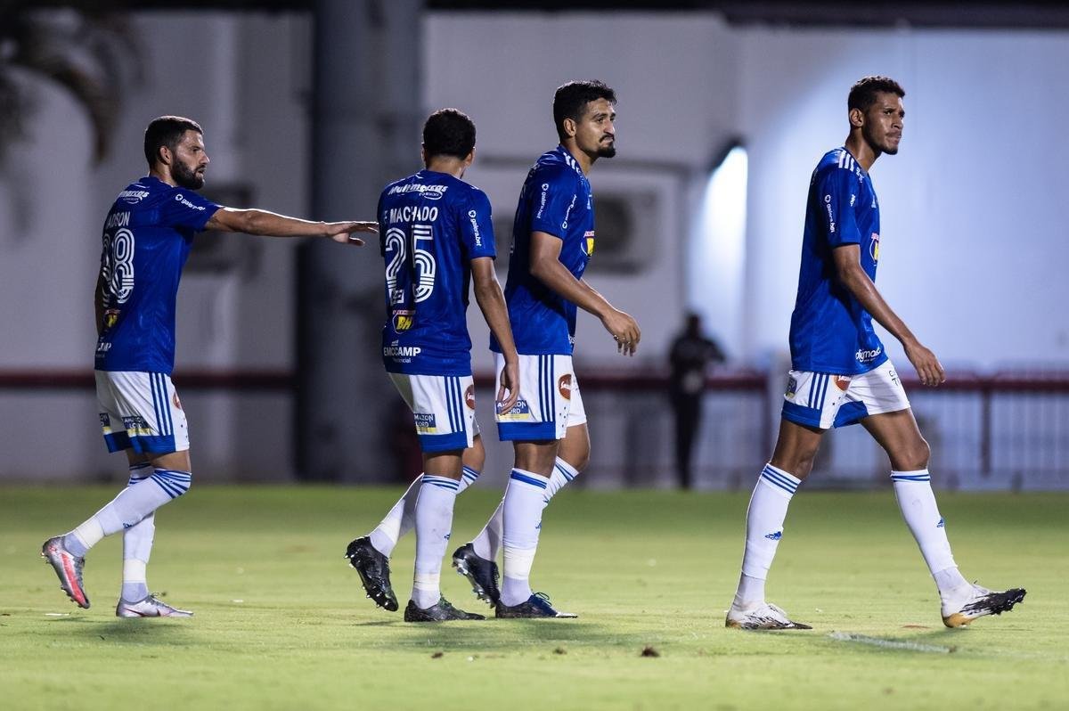 Fotos do jogo entre Vitória e Cruzeiro, no estádio Barradão, em Salvador, pela 28ª rodada da Série B