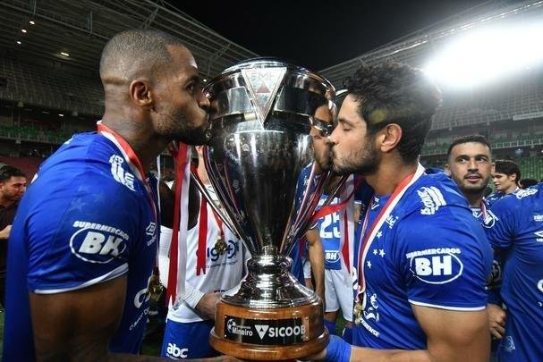 Festa dos jogadores do Cruzeiro com o ttulo mineiro