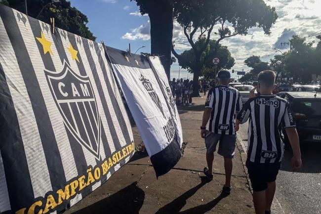 Fotos da chegada da torcida do Atltico ao Mineiro para o clssico contra o Cruzeiro pela nona rodada do Mineiro 