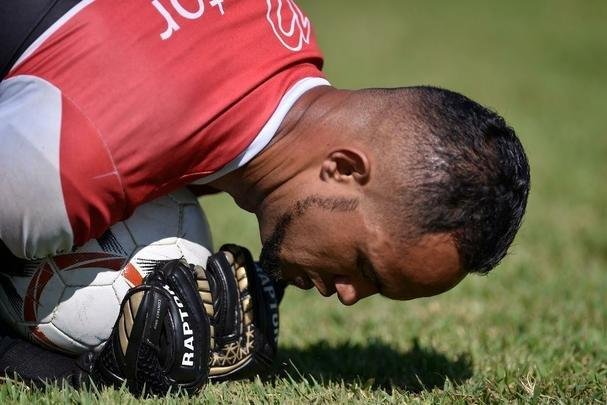 Goleiro Bruno foi apresentado neste sbado pelo Poos de Caldas