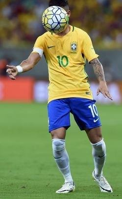 Brasil abre 2 a 0, mas Uruguai reage e busca empate na Arena Pernambuco