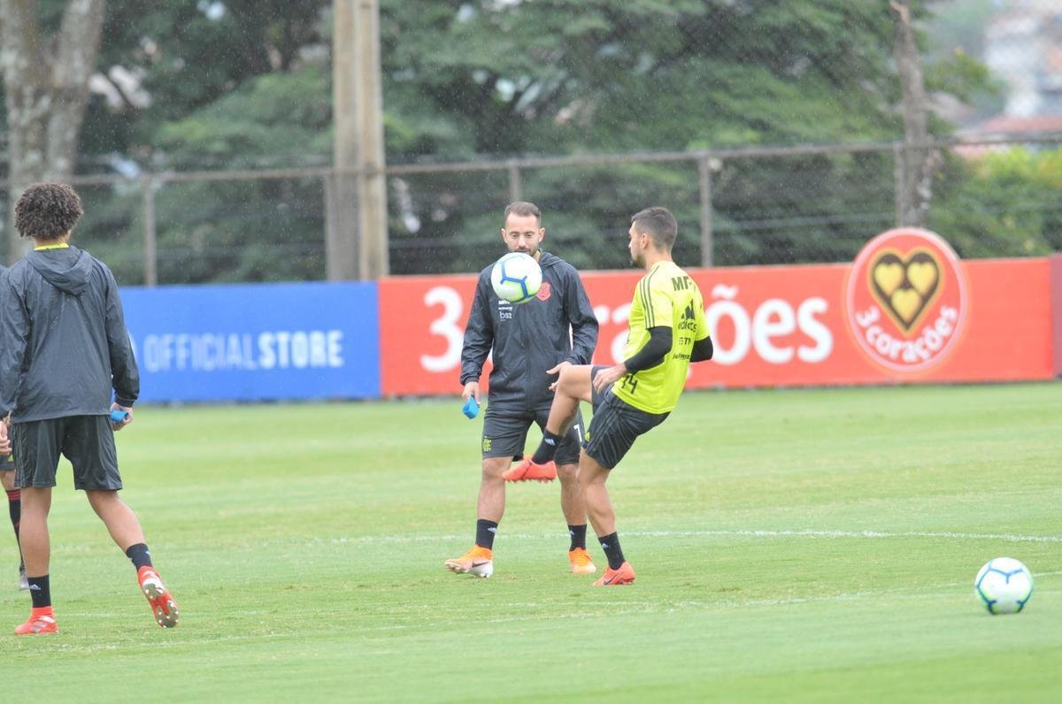 Para treino do Flamengo, Arrascaeta retornou  Toca da Raposa II pela primeira vez aps deixar o Cruzeiro