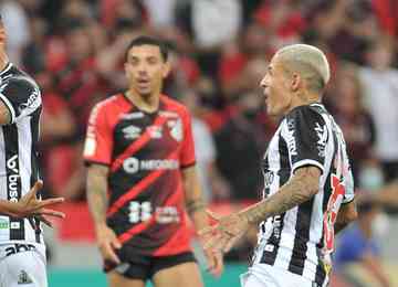 Lateral-esquerdo do Galo protagonizou belo gesto após o duelo que marcou o bi atleticano na Copa do Brasil
