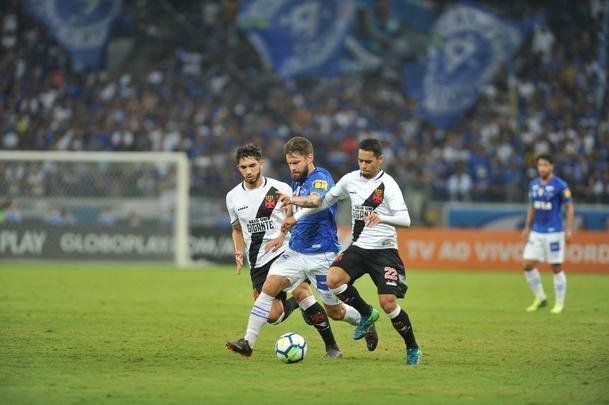 Fotos do primeiro tempo de Cruzeiro x Vasco, no Mineiro, pela 10 rodada do Campeonato Brasileiro
