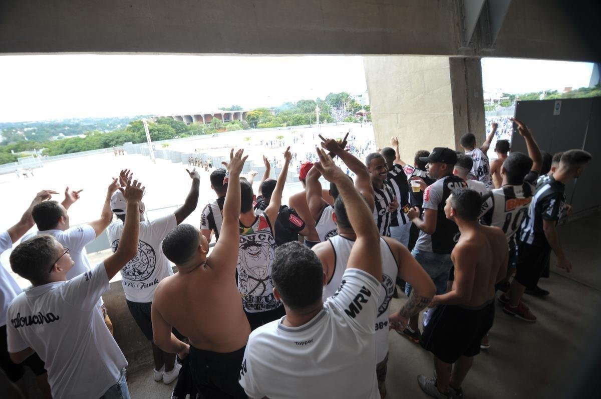 Fotos da torcida do Atltico na primeira final do Mineiro, contra o Cruzeiro, no Mineiro