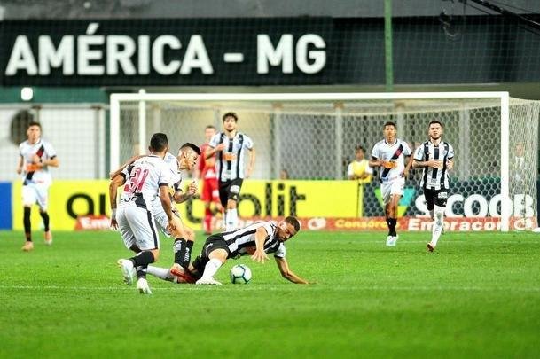 Marcos Jnior virou no final e deu vitria ao Vasco, por 2 a 1, sobre o Atltico