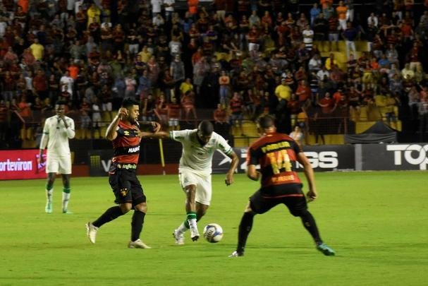 Fotos da vitria do Amrica sobre o Sport, por 2 a 0, na Ilha do Retiro, pela Srie B