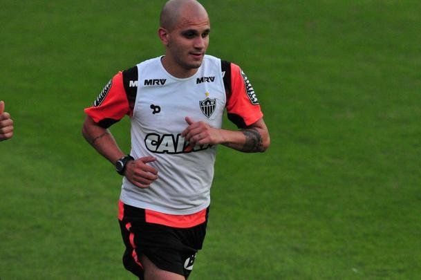 Lateral-esquerdo assinou contrato com o Atltico at o fim de 2018 e foi apresentado oficialmente