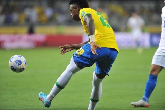 Brasil goleou o Paraguai por 4 a 0 no Mineiro, em BH, pelas Eliminatrias da Copa do Mundo, com gols de Raphinha, Philippe Coutinho, Antony e Rodrygo