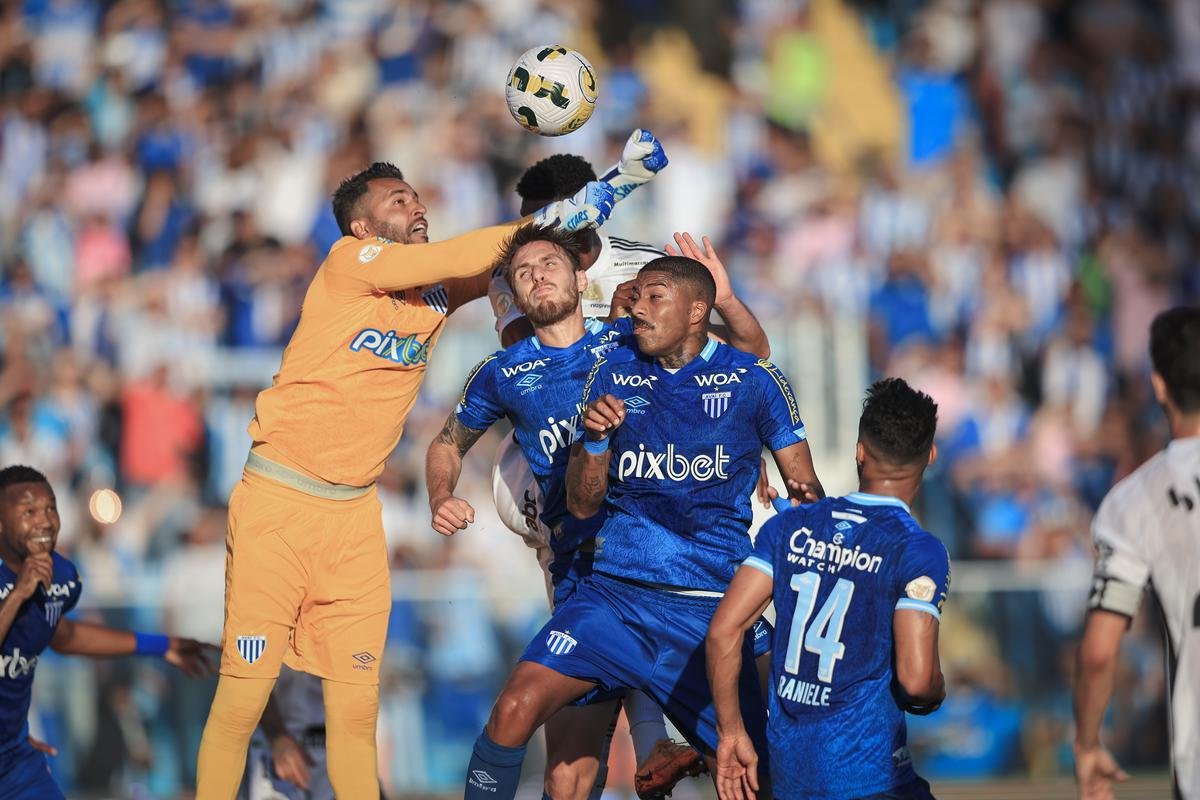 Fotos do jogo entre Ava e Atltico, na Ressacada, pela 27 rodada do Campeonato Brasileiro