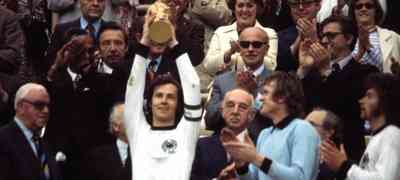 As conquistas de Franz Beckenbauer, lenda do futebol alemão, morto aos 78 anos