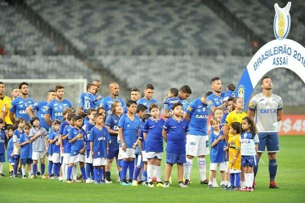 Imagens do duelo entre Cruzeiro e Internacional, no Mineiro, pela 22 rodada do Brasileiro 