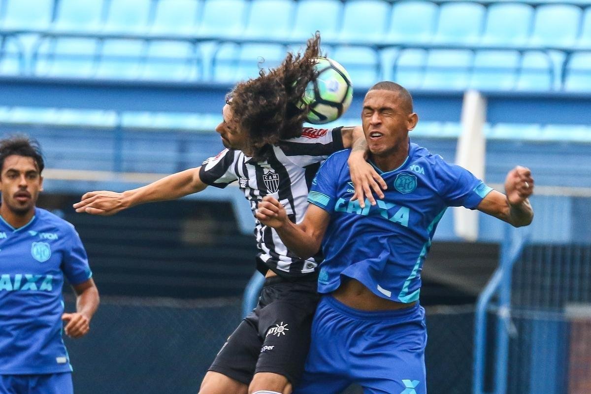 Imagens do empate entre Ava e Atltico, na Ressacada